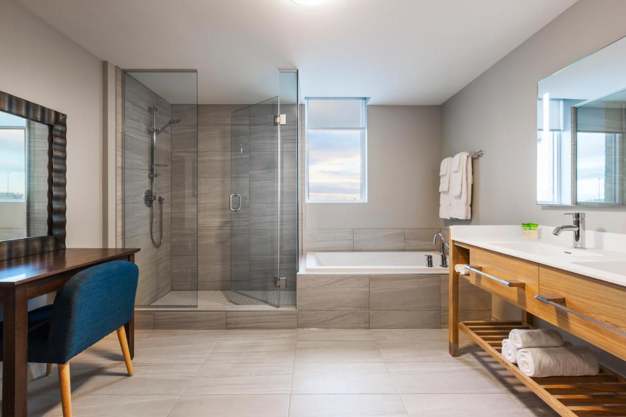 Imperia Hotel Et Suites Boucherville Exterior photo
